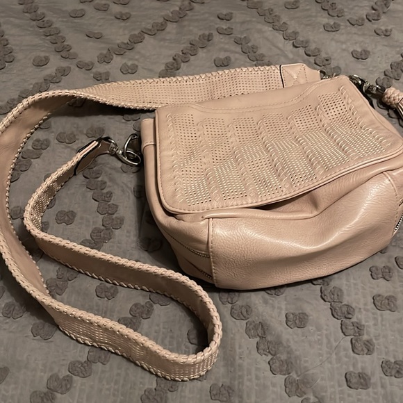 Steve Madden Crossbody Bag w/Woven Detail - Picture 4 of 8